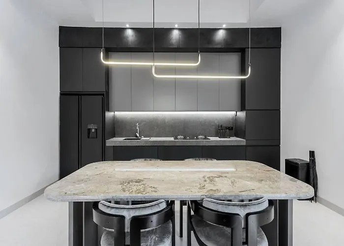 Luxurious 2 Bedroom Noir Villa *