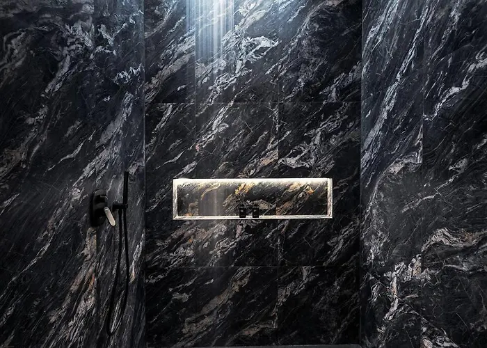Luxurious 2 Bedroom Noir *