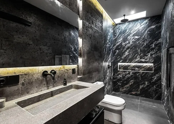 Luxurious 2 Bedroom Noir